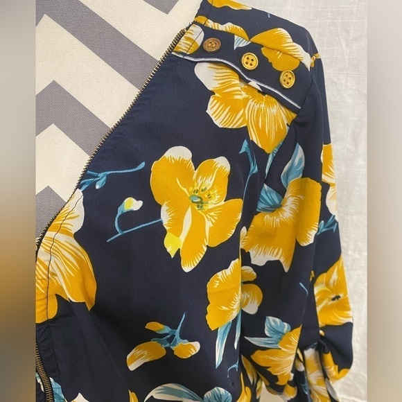 Women’s zip up Floral Blouse‎ 1X - Picture 3 of 9